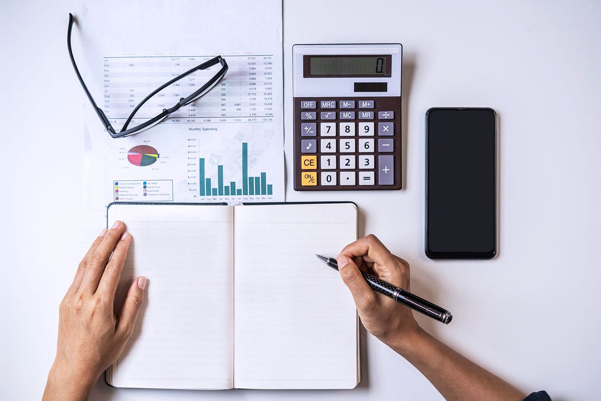 Despesas fixas e variáveis: quais as diferenças e como fazer a gestão?